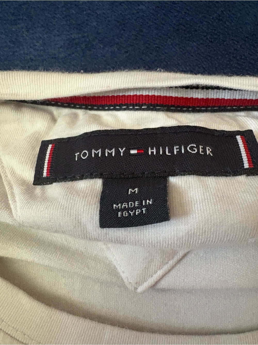 Tommy Hilfiger Men’s White Classic Flag Logo T-Shirt - Picture 3 of 8